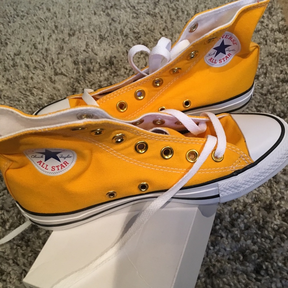Converse yellow high tops chuck taylor